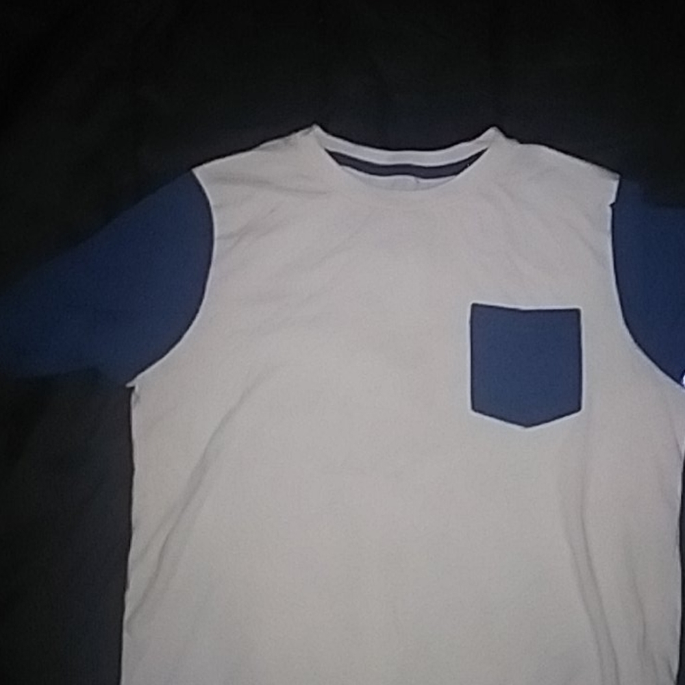 Chest pocket tee